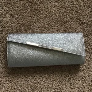 Fioni clutch NWT